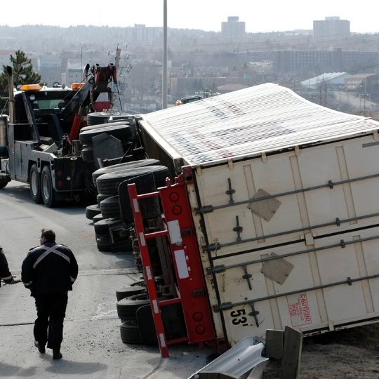 Hauppauge Truck Accidents • Liga De Justicia Injury Lawyers in Long Island